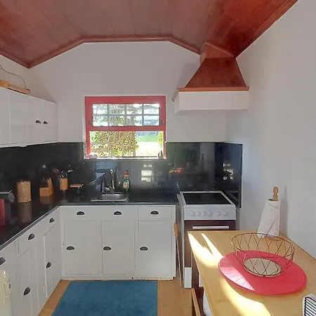 Hébergement de vacances Casa à Beira-mar No Porto Martins Com Acesso Ao Mar Praia da Vitória