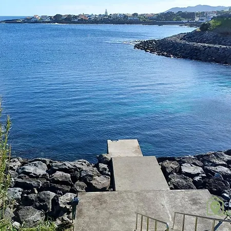 Casa à Beira-mar No Porto Martins Com Acesso Ao Mar Praia da Vitória