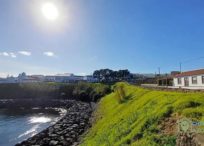 Casa à Beira-mar No Porto Martins Com Acesso Ao Mar Hébergement de vacances Praia da Vitória