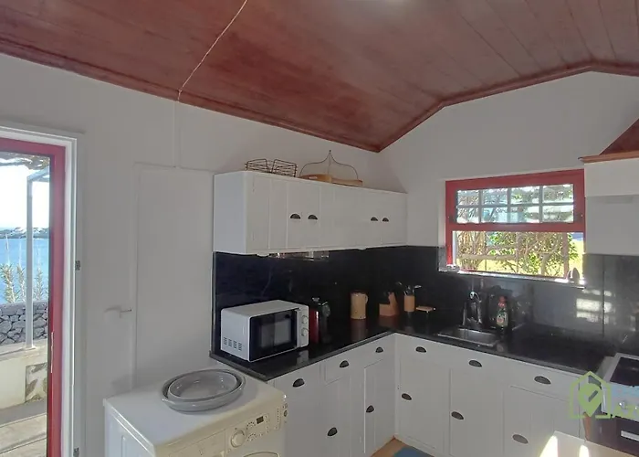 Casa à Beira-mar No Porto Martins Com Acesso Ao Mar Praia da Vitória