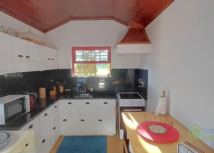 Hébergement de vacances Casa à Beira-mar No Porto Martins Com Acesso Ao Mar Praia da Vitória