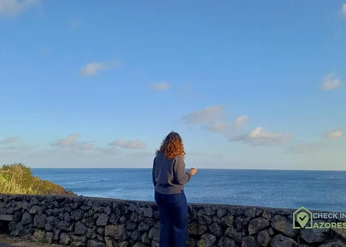 Casa à Beira-mar No Porto Martins Com Acesso Ao Mar Praia da Vitória